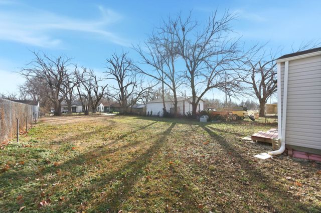 1818 N Hydraulic St, Wichita, KS 67214