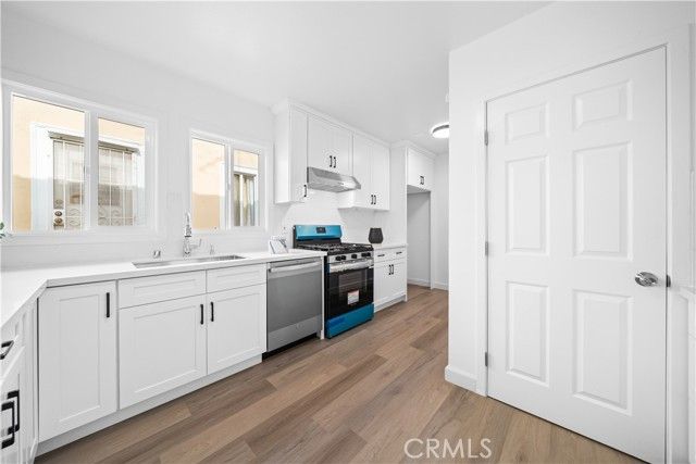 1558 Hauser, Los Angeles, CA 90019