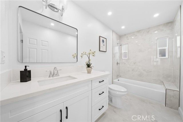 1558 Hauser, Los Angeles, CA 90019