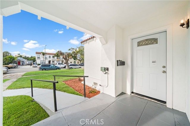 1558 Hauser, Los Angeles, CA 90019