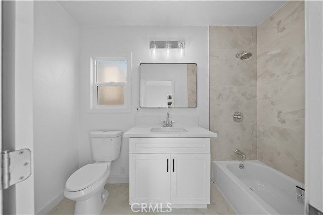 1558 Hauser, Los Angeles, CA 90019