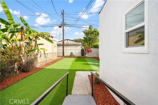 1558 Hauser, Los Angeles, CA 90019