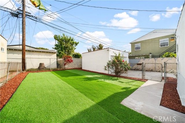 1558 Hauser, Los Angeles, CA 90019