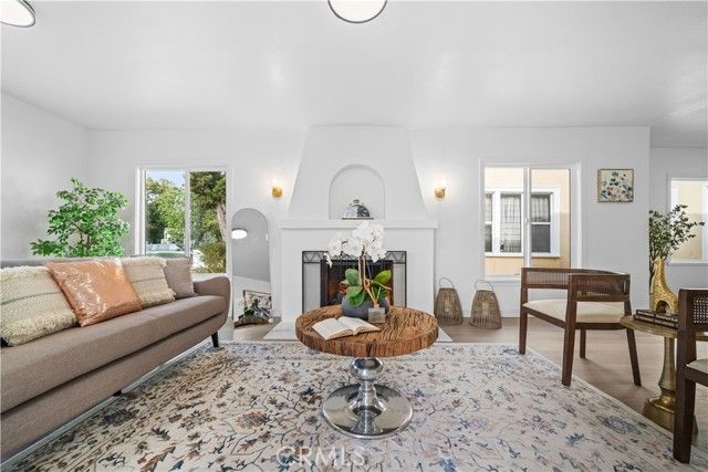 1558 Hauser, Los Angeles, CA 90019