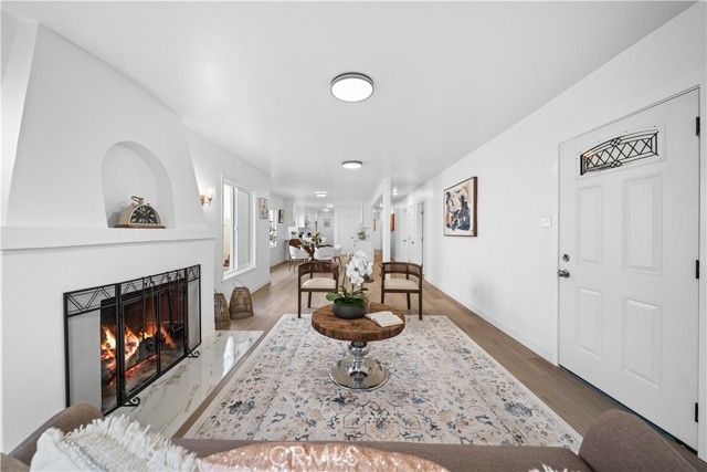 1558 Hauser, Los Angeles, CA 90019