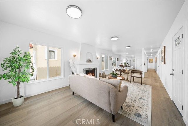 1558 Hauser, Los Angeles, CA 90019