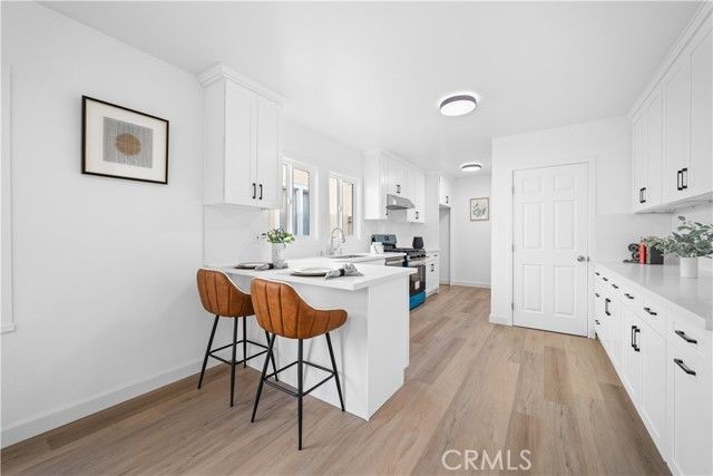 1558 Hauser, Los Angeles, CA 90019