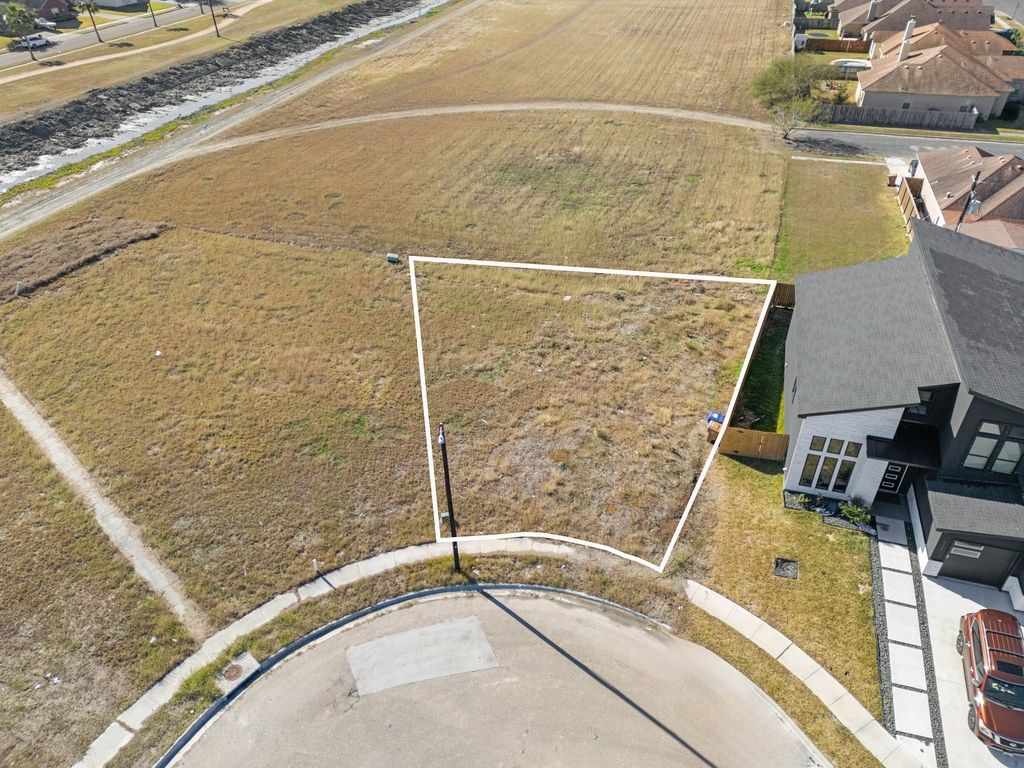 6725 Paddington Dr, Corpus Christi, TX 78414 — exterior
