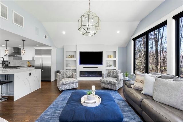 901 Randolph Ave, Milton, MA 02186