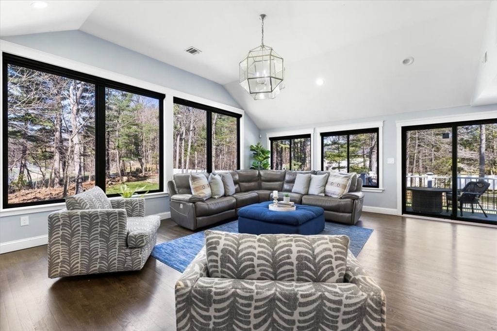 901 Randolph Ave, Milton, MA 02186