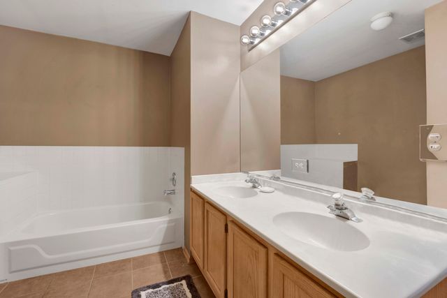 1863 Tamahawk Lane, Naperville, IL 60564