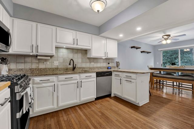 1863 Tamahawk Lane, Naperville, IL 60564