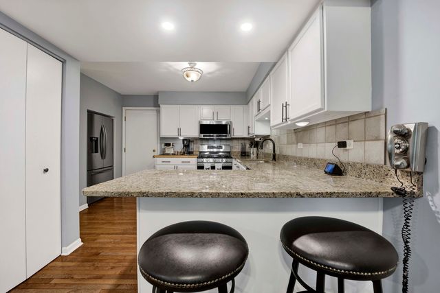 1863 Tamahawk Lane, Naperville, IL 60564