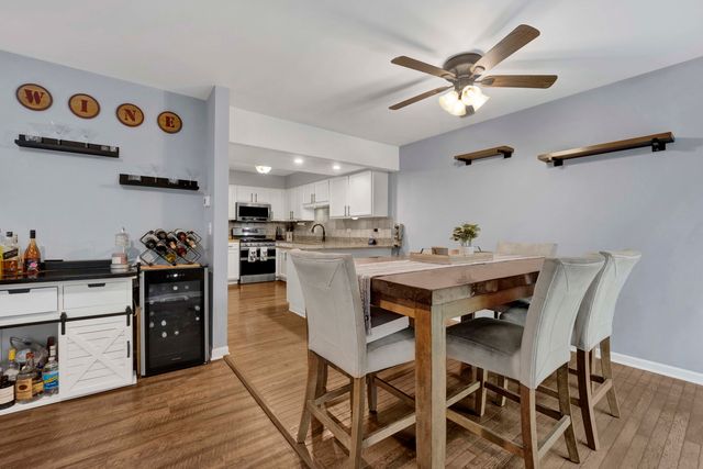 1863 Tamahawk Lane, Naperville, IL 60564