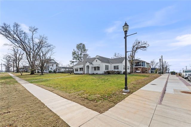 400 S 6th Street, Rogers, AR 72756