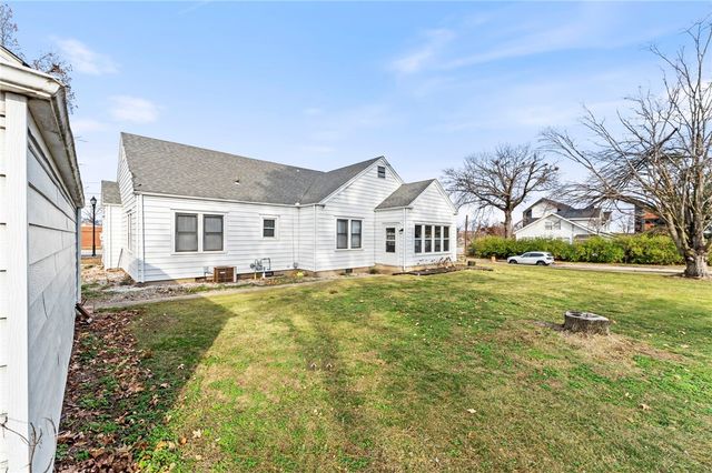 400 S 6th Street, Rogers, AR 72756