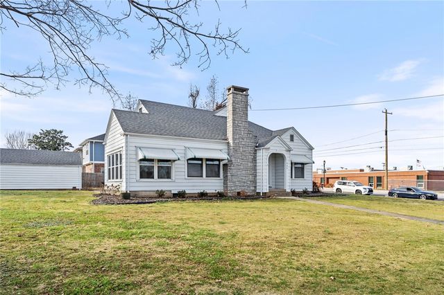 400 S 6th Street, Rogers, AR 72756