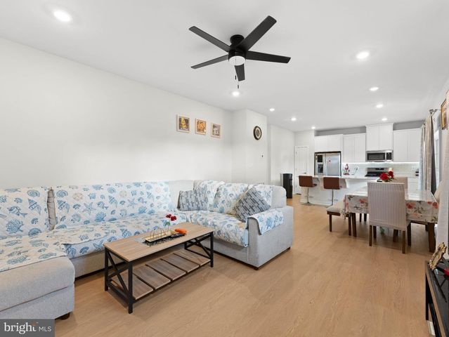 12 HANDBELL LN, Sicklerville, NJ 08081