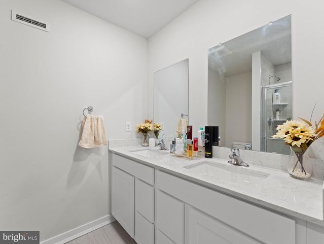 12 HANDBELL LN, Sicklerville, NJ 08081