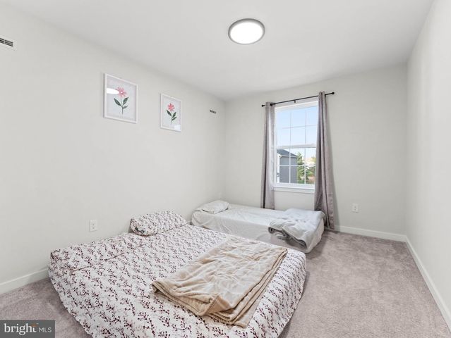 12 HANDBELL LN, Sicklerville, NJ 08081