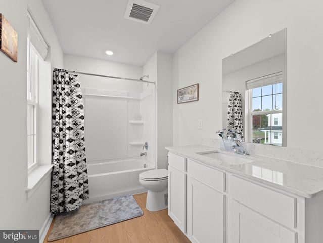 12 HANDBELL LN, Sicklerville, NJ 08081