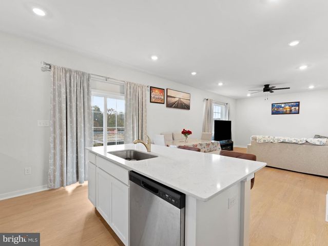 12 HANDBELL LN, Sicklerville, NJ 08081