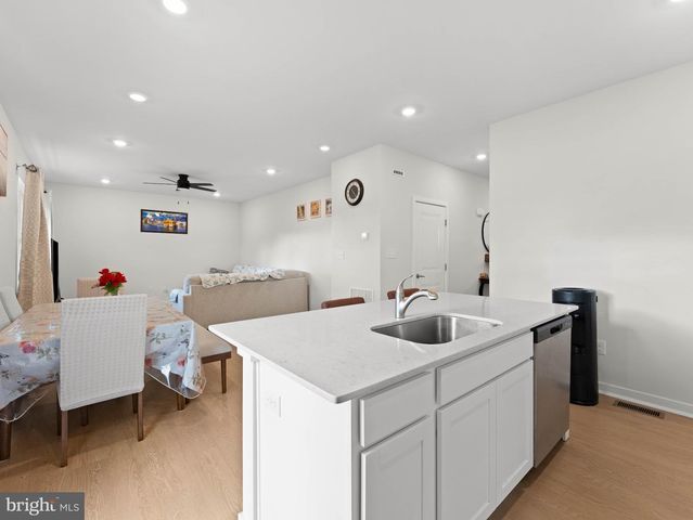 12 HANDBELL LN, Sicklerville, NJ 08081