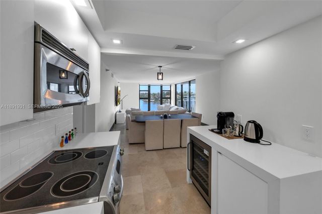 20515 E Country Club Drive 343, Aventura, FL 33180