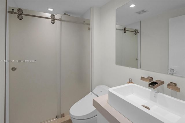 20515 E Country Club Drive 343, Aventura, FL 33180
