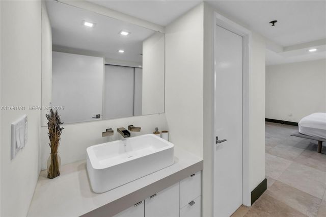 20515 E Country Club Drive 343, Aventura, FL 33180