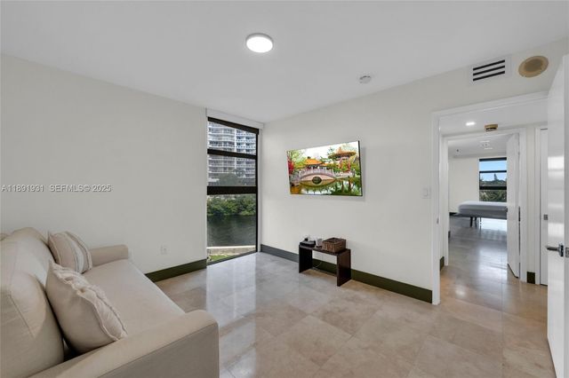 20515 E Country Club Drive 343, Aventura, FL 33180