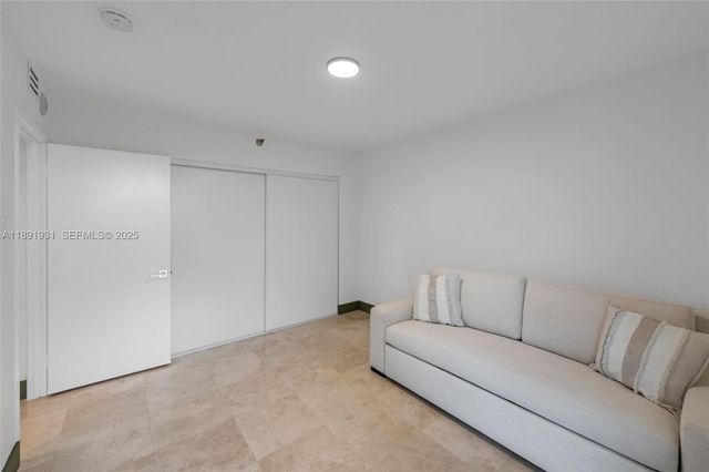 20515 E Country Club Drive 343, Aventura, FL 33180