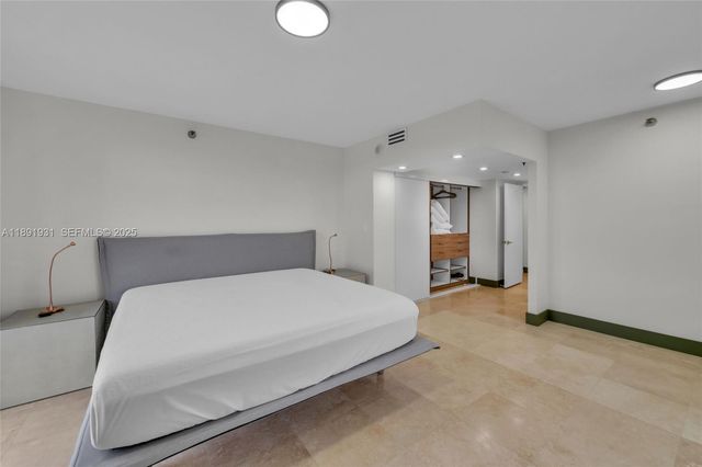 20515 E Country Club Drive 343, Aventura, FL 33180