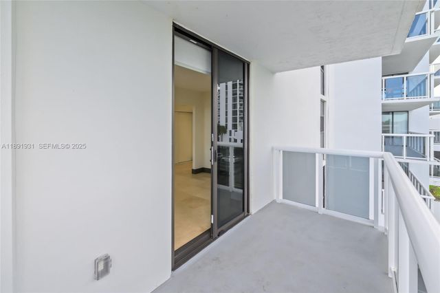 20515 E Country Club Drive 343, Aventura, FL 33180