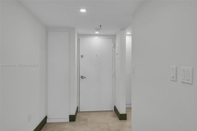 20515 E Country Club Drive 343, Aventura, FL 33180