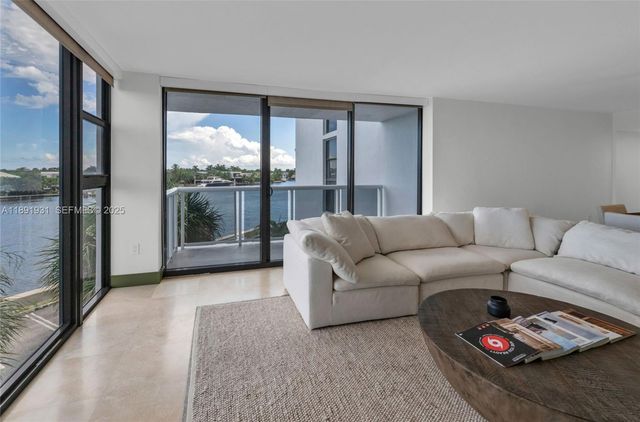 20515 E Country Club Drive 343, Aventura, FL 33180