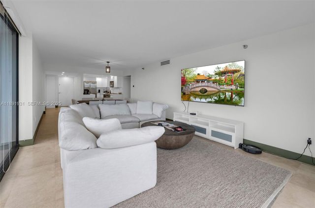 20515 E Country Club Drive 343, Aventura, FL 33180