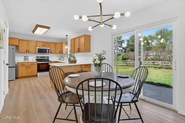 30 Springcove Lane, Holland, OH 43528