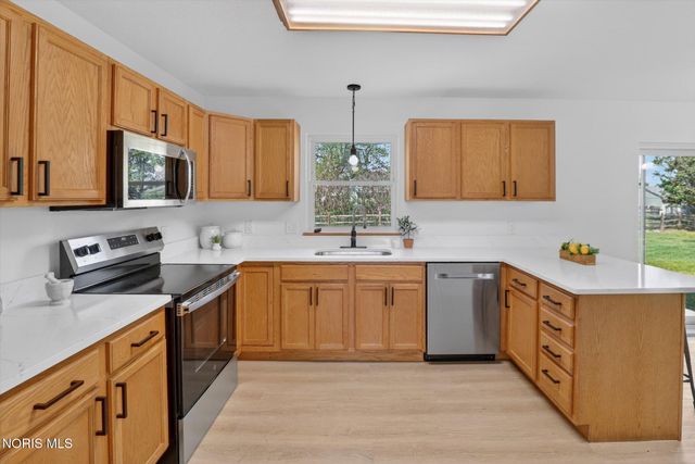30 Springcove Lane, Holland, OH 43528