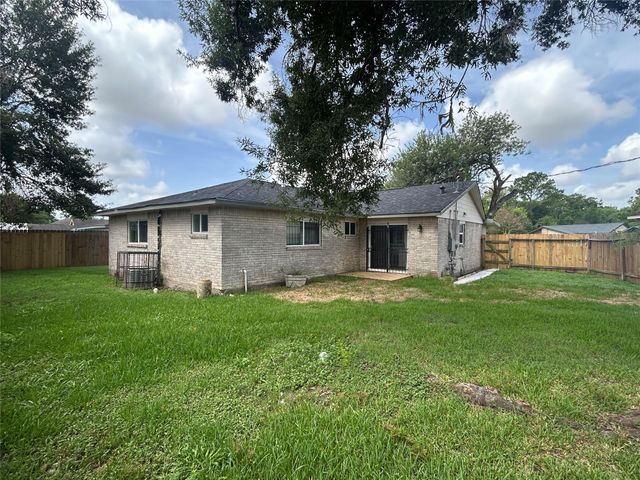10911 Lockgate Lane, Houston, TX 77048