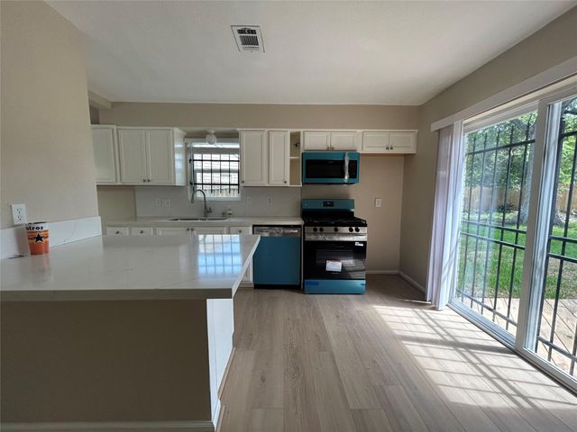 10911 Lockgate Lane, Houston, TX 77048