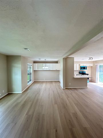 10911 Lockgate Lane, Houston, TX 77048