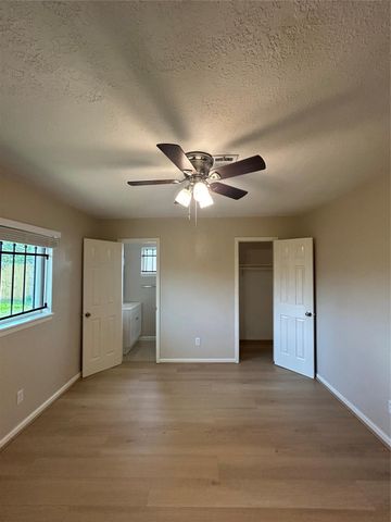 10911 Lockgate Lane, Houston, TX 77048