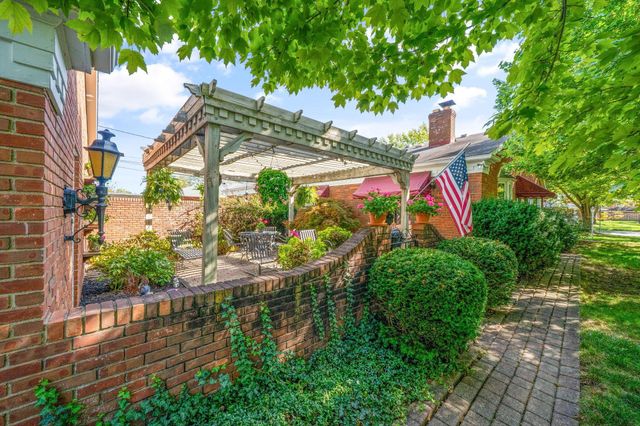 1840 Ardleigh, Columbus, OH 43221