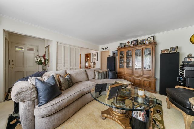 1840 Ardleigh, Columbus, OH 43221