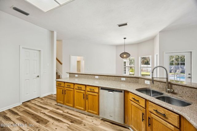 2421 HAWKCREST Drive E, St. Johns, FL 32259