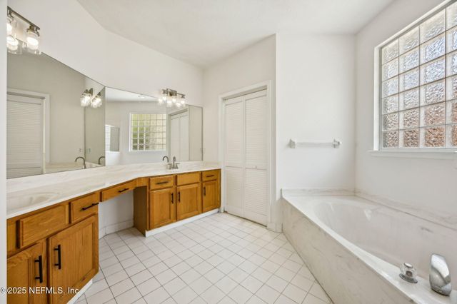 2421 HAWKCREST Drive E, St. Johns, FL 32259