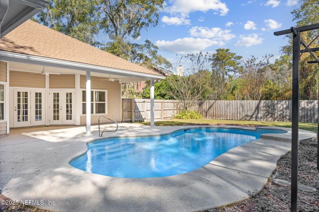 2421 HAWKCREST Drive E, St. Johns, FL 32259