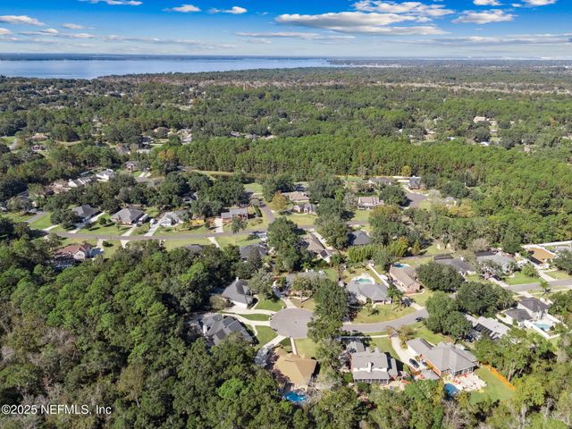 2421 HAWKCREST Drive E, St. Johns, FL 32259