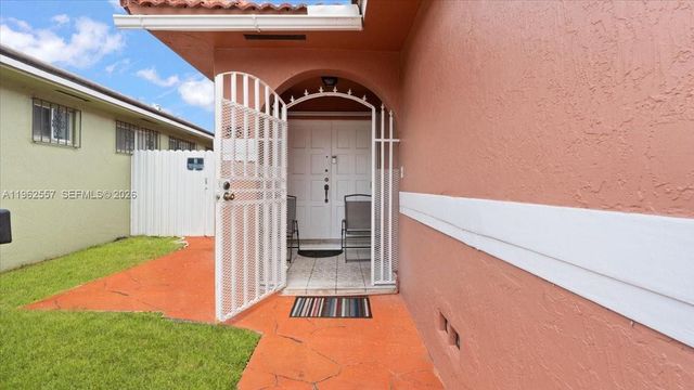 7568 W 4th Ct, Hialeah, FL 33014
